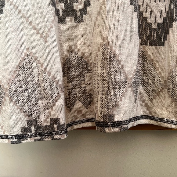 Women’s Maurice’s large Aztec print cardigan - Picture 5 of 6